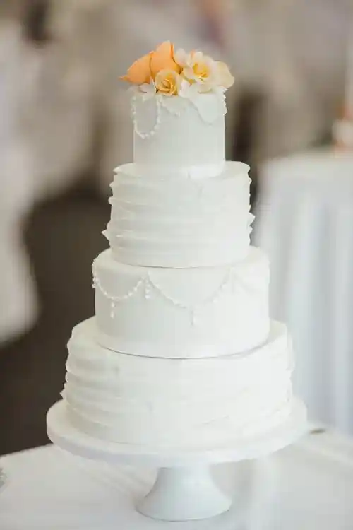 WEDDING CAKE  IN OJO ,LAGOS.. 08034809897